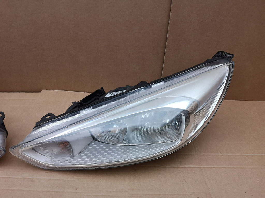 Frontscheinwerfer Ford Focus F1EB-13W030-AE F1EB-13W029-AE Ein Satz Headlight SCH8834484846mu
