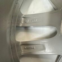 Load image into Gallery viewer, 1x Alufelge 16 Zoll 6.5&quot; 5x112 46ET Glanz Silber 5G0601025 Vw Rim Wheel