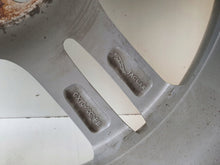 Laden Sie das Bild in den Galerie-Viewer, 1x Alufelge 19 Zoll 8.5&quot; 5x108 55ET Silber GX73-1007-PB Jaguar Xe Rim Wheel