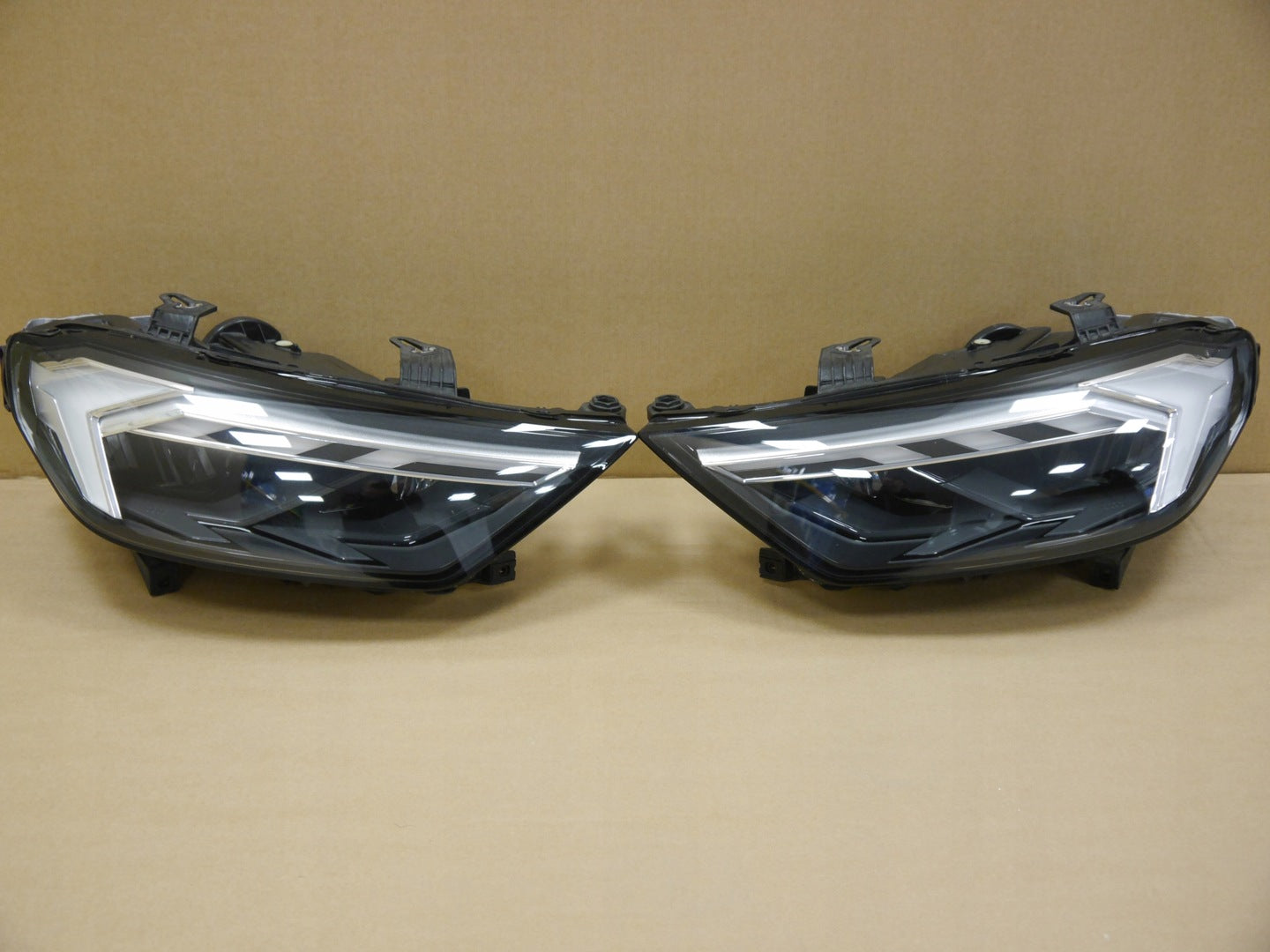 Frontscheinwerfer Audi A1 82A941034E 82A941033E LED Ein Satz Headlight SCH9601757145vc