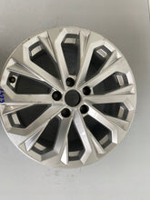Laden Sie das Bild in den Galerie-Viewer, 1x Alufelge 17 Zoll 7.5" 5x112 38ET Glanz Silber 8W0601025L Audi A4 Rim Wheel FEL6643135527uy