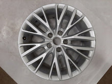 Laden Sie das Bild in den Galerie-Viewer, 1x Alufelge 17 Zoll 7.5" 5x112 46ET Glanz Silber 5FA601025B Seat Leon Rim Wheel FEL3201845125bz