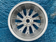 Load image into Gallery viewer, 1x Alufelge 18 Zoll 8.0" 5x112 44ET Glanz Silber 3V0601025AN Skoda Superb Iii FEL9003950764ft