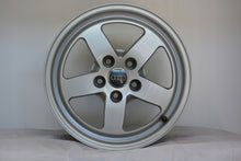 Load image into Gallery viewer, 1x Alufelge 16 Zoll 7.0&quot; 5x112 35ET Glanz Silber 8W0601025 Audi Rim Wheel