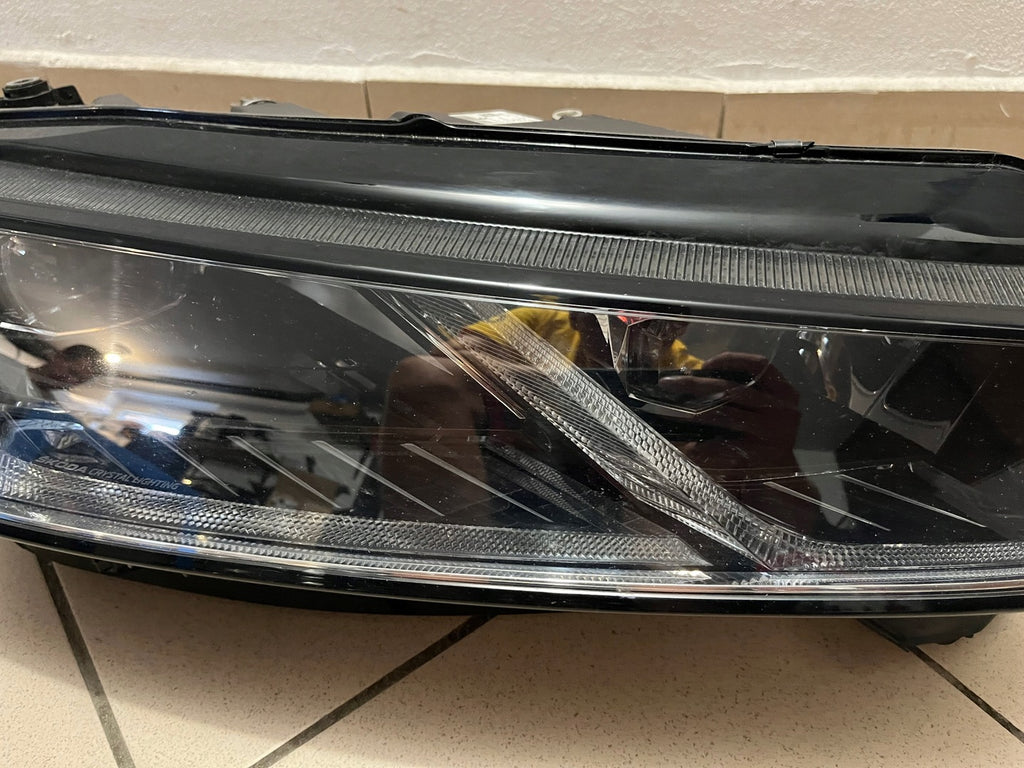 Frontscheinwerfer Skoda Octavia IV 5E4941016A LED Rechts Scheinwerfer Headlight SCH9601361379mw