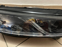 Laden Sie das Bild in den Galerie-Viewer, Frontscheinwerfer Skoda Octavia IV 5E4941016A LED Rechts Scheinwerfer Headlight SCH9601361379mw