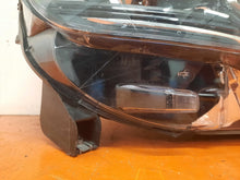 Laden Sie das Bild in den Galerie-Viewer, Frontscheinwerfer Peugeot Rifter 90146218 Rechts Scheinwerfer Headlight SCH9845840425tv