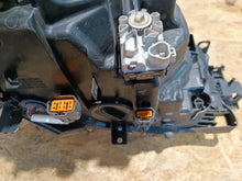 Laden Sie das Bild in den Galerie-Viewer, Frontscheinwerfer Mazda VI Links Scheinwerfer Headlight SCH9906813418fw