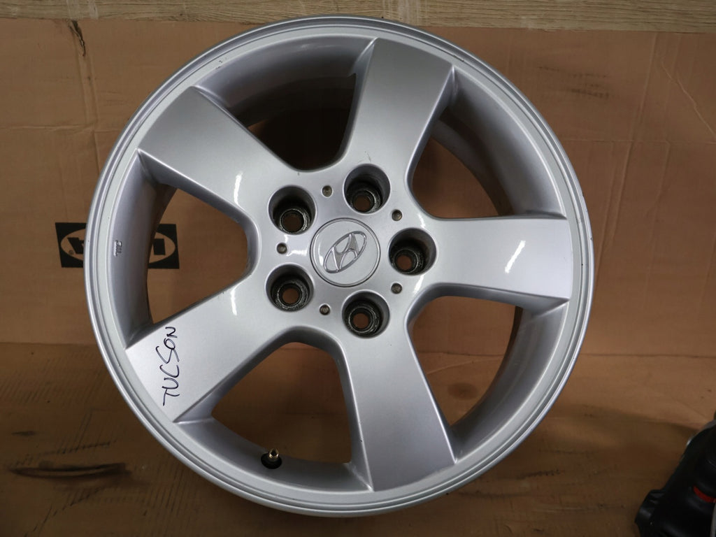1x Alufelge 16 Zoll 6.5" 5x114.3 46ET Glanz Silber 52910-2E300 Hyundai Tucson FEL3395043265iz