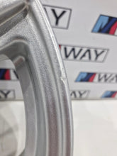 Load image into Gallery viewer, 1x Alufelge 17 Zoll 7.0" 5x112 49ET Glanz Silber KBA49465 BMW 1 Rim Wheel FEL6083379082ht