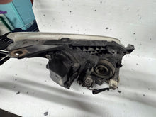 Laden Sie das Bild in den Galerie-Viewer, Frontscheinwerfer Toyota Avensis Xenon Rechts Scheinwerfer Headlight SCH3059914701sg