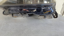 Laden Sie das Bild in den Galerie-Viewer, Frontscheinwerfer Opel Astra H Xenon Links Scheinwerfer Headlight SCH7159976925xd
