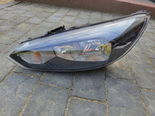 Load image into Gallery viewer, Frontscheinwerfer Ford Focus F1EB13W0301 Links Scheinwerfer Headlight