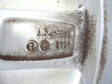 Laden Sie das Bild in den Galerie-Viewer, 1x Alufelge 17 Zoll 6.5&quot; 5x100 39ET 2GM601025D VW T-Cross Rim Wheel