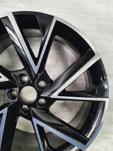 Laden Sie das Bild in den Galerie-Viewer, 1x Alufelge 18 Zoll 7.0&quot; 5x112 39ET 657601025G 657601025A Skoda Scala Kamiq