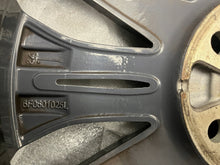 Laden Sie das Bild in den Galerie-Viewer, 1x Alufelge 16 Zoll 6.5" 5x100 47ET Glanz 6F0601025L Seat Ibiza I V Rim Wheel FEL2606526282ar