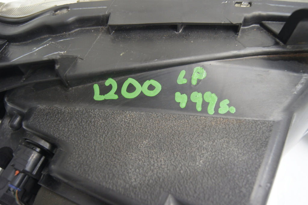 Frontscheinwerfer Mitsubishi L200 Ein Stück (Rechts oder Links) Headlight