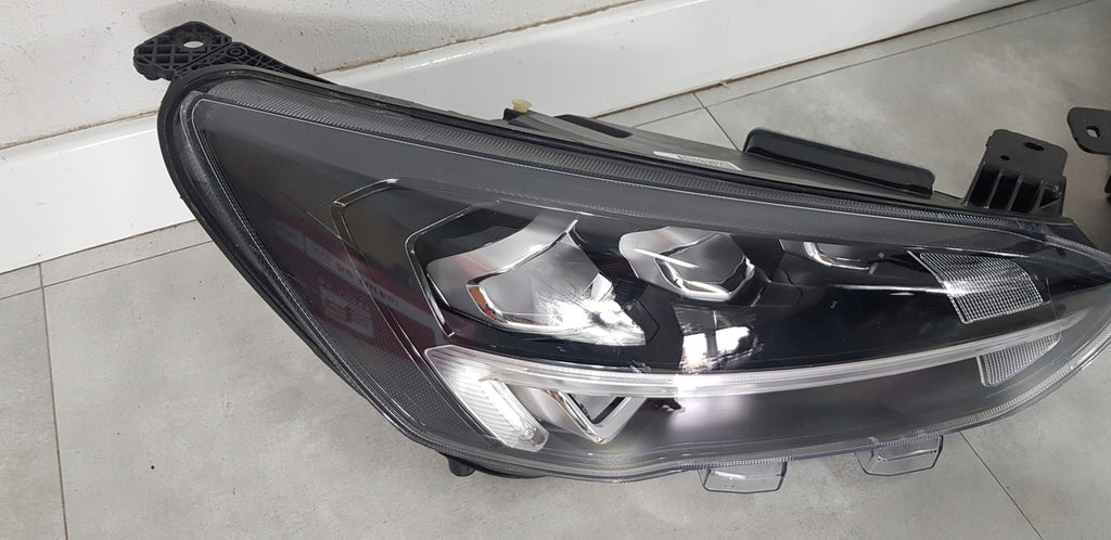 Frontscheinwerfer Ford Focus JX7B-13E015-CE JX7B-13E014-CE LED Rechts oder Links