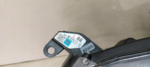 Laden Sie das Bild in den Galerie-Viewer, Frontscheinwerfer Toyota 4 Yaris 99226-81017 Links Scheinwerfer Headlight