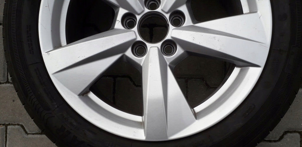 1x Alufelge 16 Zoll 6.5" 5x100 40ET Glanz Silber 82A601025A Audi A1 Rim Wheel