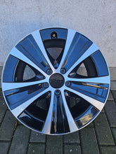 Laden Sie das Bild in den Galerie-Viewer, 1x Alufelge 18 Zoll 9.0&quot; 5x112 52,5ET Glanz Schwarz A2134015300 Mercedes-Benz