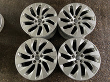 Laden Sie das Bild in den Galerie-Viewer, 4x Alufelge 18 Zoll 8.0" 5x112 26ET Glanz Silber 4K8601025 Audi Rim Wheel FEL3267275851zq