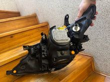Laden Sie das Bild in den Galerie-Viewer, Frontscheinwerfer Toyota Auris 81110-02E40 Xenon Rechts Scheinwerfer Headlight