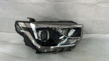 Load image into Gallery viewer, Frontscheinwerfer Hyundai H1 92102-4H610 Rechts Scheinwerfer Headlight