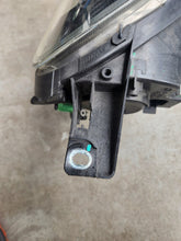Laden Sie das Bild in den Galerie-Viewer, Frontscheinwerfer Alfa Romeo Giulietta Links Scheinwerfer Headlight SCH4955694696dp