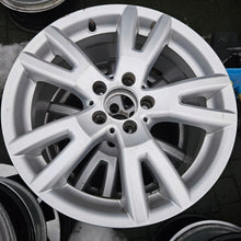 Laden Sie das Bild in den Galerie-Viewer, 1x Alufelge 17 Zoll 7.5" 5x112 47ET Glanz Silber A2044015802 Mercedes-Benz W204 FEL6722996066sr