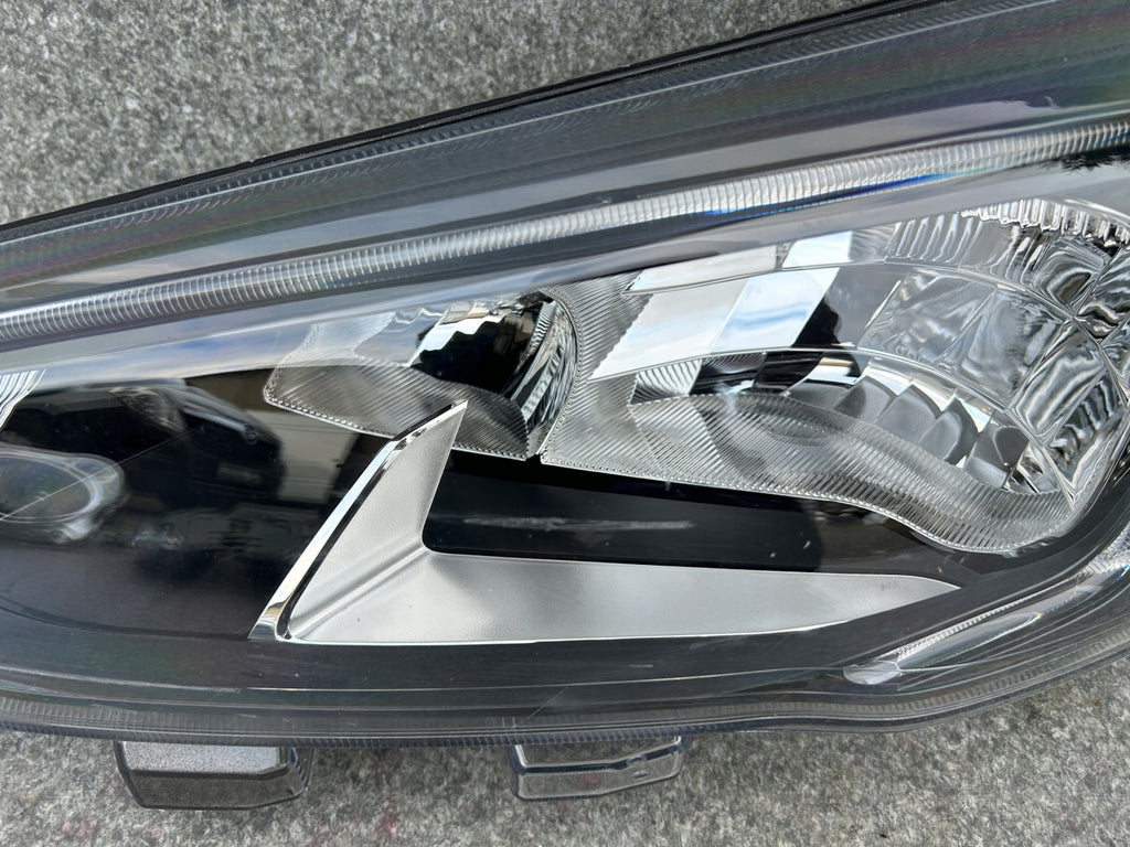 Frontscheinwerfer Ford Focus MX7B-13E015-CE Links Scheinwerfer Headlight SCH7688340542tq