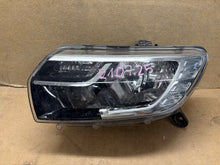 Laden Sie das Bild in den Galerie-Viewer, Frontscheinwerfer Dacia Logan Sandero II 260603795R Links Scheinwerfer Headlight