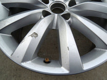 Load image into Gallery viewer, 1x Alufelge 17 Zoll 7.0" 5x114.3 43ET Matt Silber 5N0801025AH VW Tiguan FEL7991986159ga