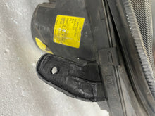 Load image into Gallery viewer, Frontscheinwerfer Opel Zafira B Xenon Links Scheinwerfer Headlight