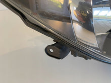 Load image into Gallery viewer, Frontscheinwerfer Toyota Yaris Rechts Scheinwerfer Headlight
