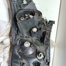 Laden Sie das Bild in den Galerie-Viewer, Frontscheinwerfer Honda Crv Cr-V IV Xenon Ein Stück (Rechts oder Links)