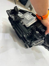 Laden Sie das Bild in den Galerie-Viewer, Frontscheinwerfer Mercedes-Benz Sls Amg A1978200761 Ein Satz Headlight SCH2599015902yr