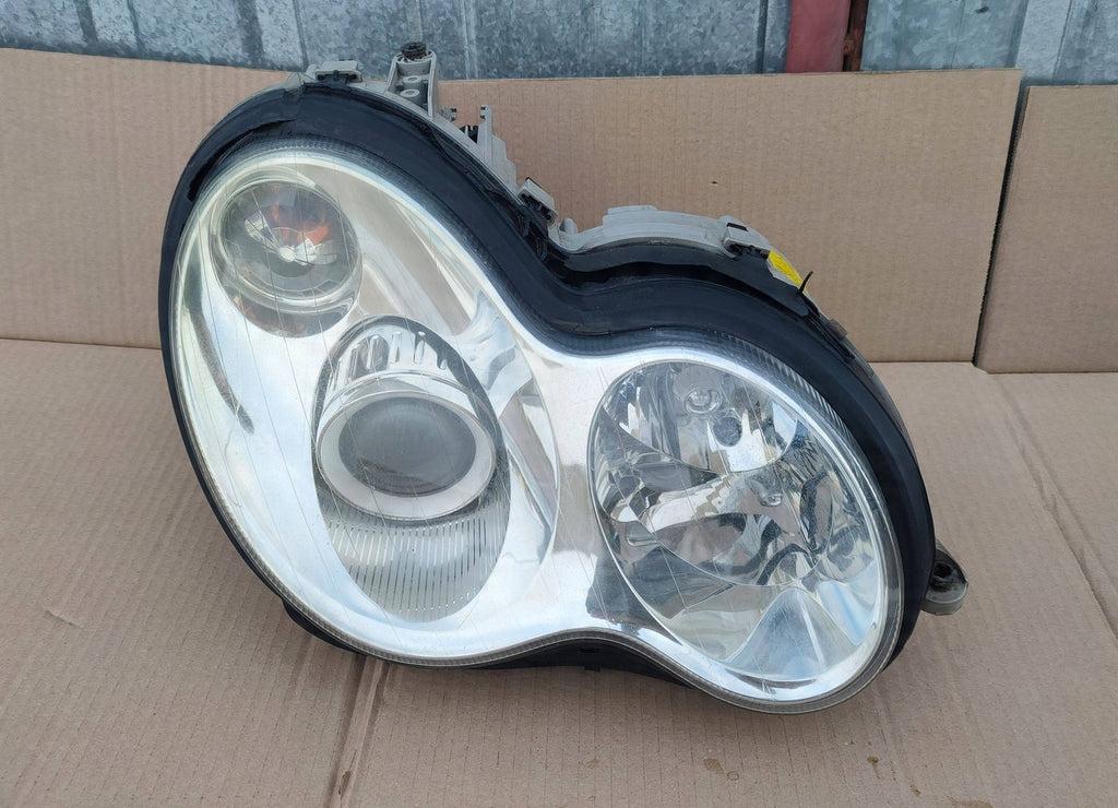 Frontscheinwerfer Mercedes-Benz W203 A2038203861 0301166276 Xenon Rechts