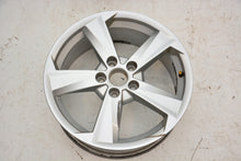 Laden Sie das Bild in den Galerie-Viewer, 1x Alufelge 17 Zoll 7.0&quot; 5x112 45ET Glanz Silber 81A601025 Audi Rim Wheel