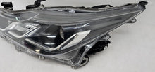 Laden Sie das Bild in den Galerie-Viewer, Frontscheinwerfer Toyota Corolla 81150-02T31-00 Links Scheinwerfer Headlight SCH1829025240xb