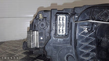 Laden Sie das Bild in den Galerie-Viewer, Frontscheinwerfer Volvo V50 30763034 Rechts Scheinwerfer Headlight SCH8415666296qh