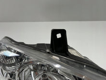 Laden Sie das Bild in den Galerie-Viewer, Frontscheinwerfer Mercedes-Benz Vito A6398201961 Halogen Rechts Headlight