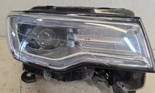 Laden Sie das Bild in den Galerie-Viewer, Frontscheinwerfer Jeep Grand Cherokee 68266664AE Xenon Rechts Headlight SCH6792354344dv