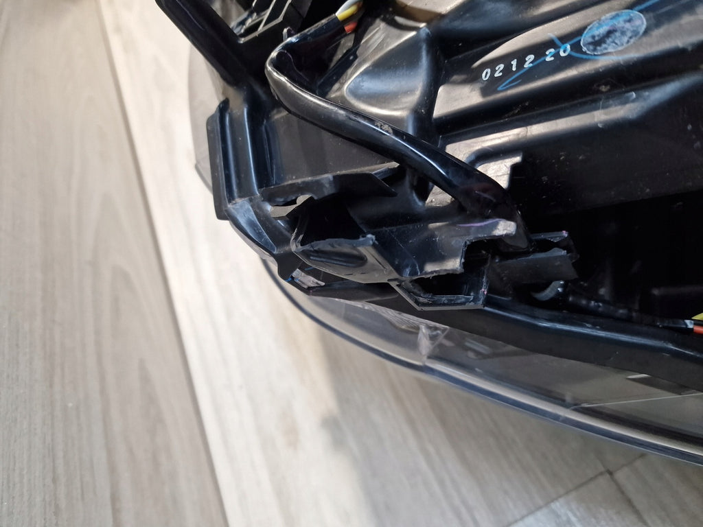 Frontscheinwerfer Mazda 2 D43N-51030 full LED Ein Stück (Rechts oder Links)