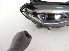 Laden Sie das Bild in den Galerie-Viewer, Frontscheinwerfer Mercedes-Benz W246 A2469066201 LED Rechts Headlight