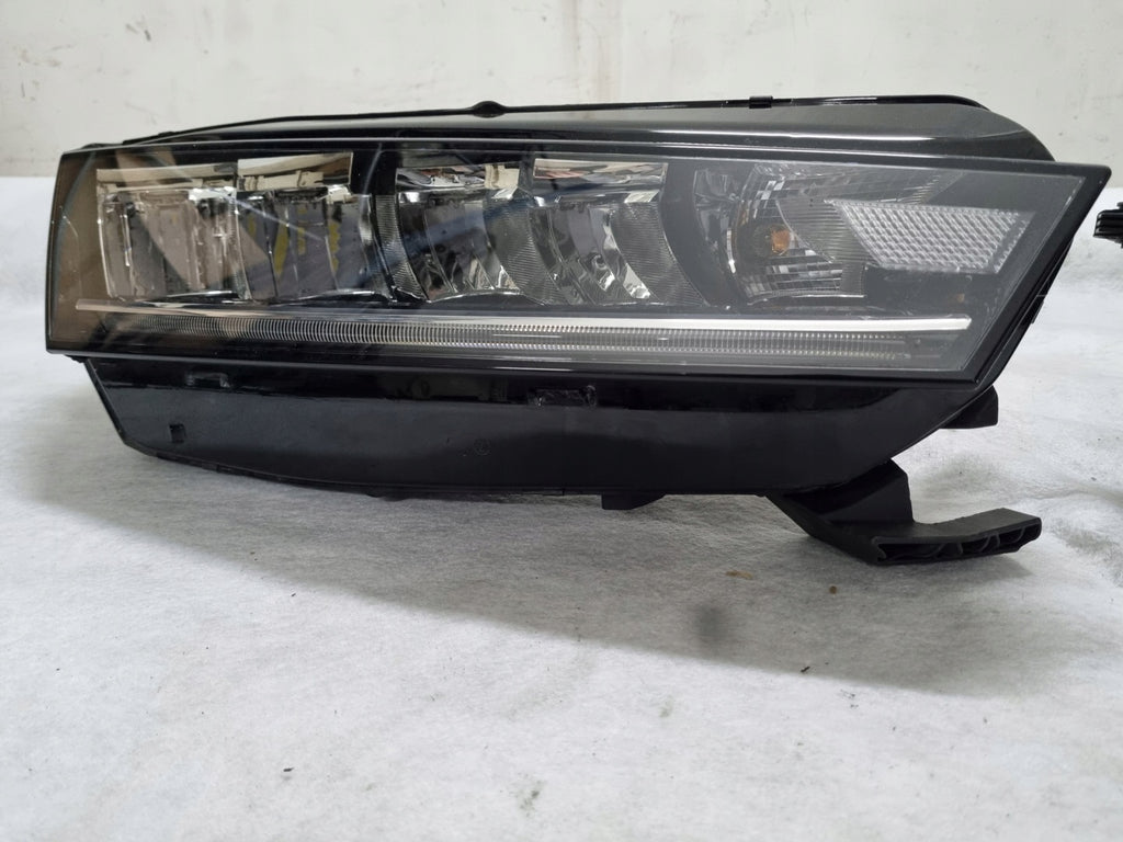 Frontscheinwerfer Skoda Octavia I 5E4941015 5E4941016 Ein Satz Headlight SCH2426759584hg