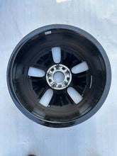 Laden Sie das Bild in den Galerie-Viewer, 1x Alufelge 17 Zoll 7.0" 5x112 A2064017100 Mercedes-Benz W206 Rim Wheel FEL4051591731im
