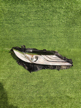 Laden Sie das Bild in den Galerie-Viewer, Frontscheinwerfer Toyota Camry CSC28995 Rechts Scheinwerfer Headlight SCH6270324685th