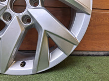 Laden Sie das Bild in den Galerie-Viewer, 1x Alufelge 18 Zoll 7.0" 5x112 43ET Glanz Silber 5NA601025AD VW Tiguan Rim Wheel FEL4005419074bt