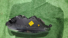Laden Sie das Bild in den Galerie-Viewer, Frontscheinwerfer Skoda Octavia III 5E1941016B Xenon Rechts Headlight SCH2346006566xx